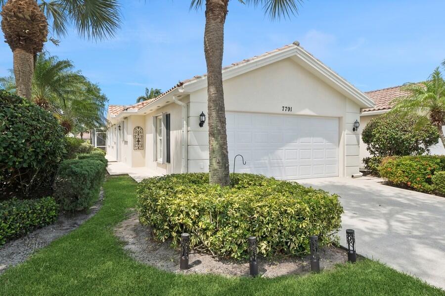 Private Courtyard - Tequesta, FL Homes for Sale